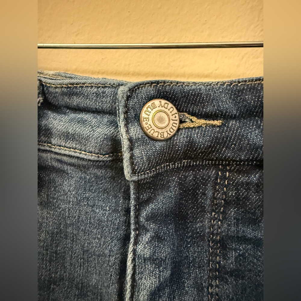 Judy Blue Flare Jeans in Medium Wash Blue - 7/28 - Picture 3 of 12